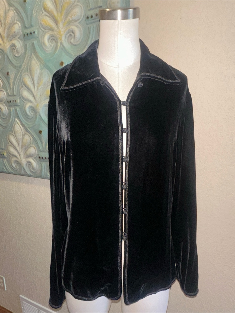 Ann Taylor Black Velvet Blouse 10 Silk Rayon Frog Closure Pointed Collar Top